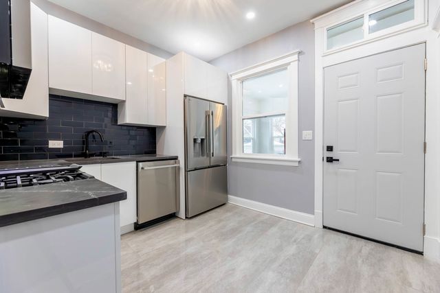 7545 S Rhodes Avenue, Chicago, IL 60619