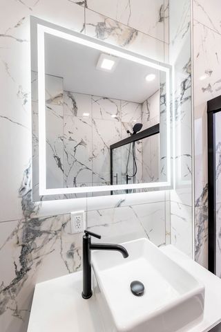 7545 S Rhodes Avenue, Chicago, IL 60619