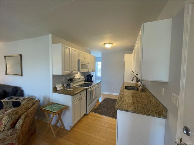 43 Brushy Neck Lane 10, Westhampton, NY 11977