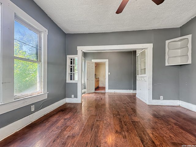 423 Barrett Place, San Antonio, TX 78225