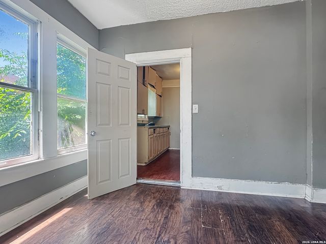 423 Barrett Place, San Antonio, TX 78225
