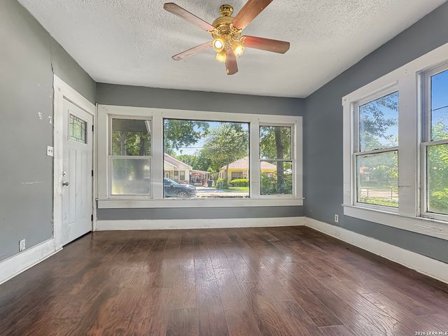 423 Barrett Place, San Antonio, TX 78225