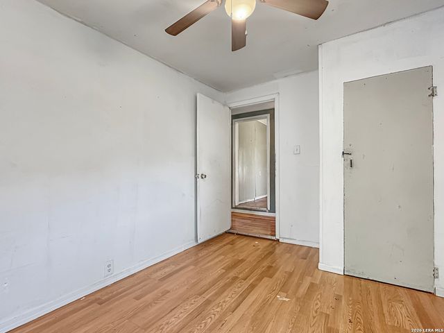 423 Barrett Place, San Antonio, TX 78225