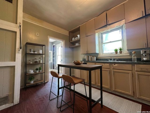 423 Barrett Place, San Antonio, TX 78225