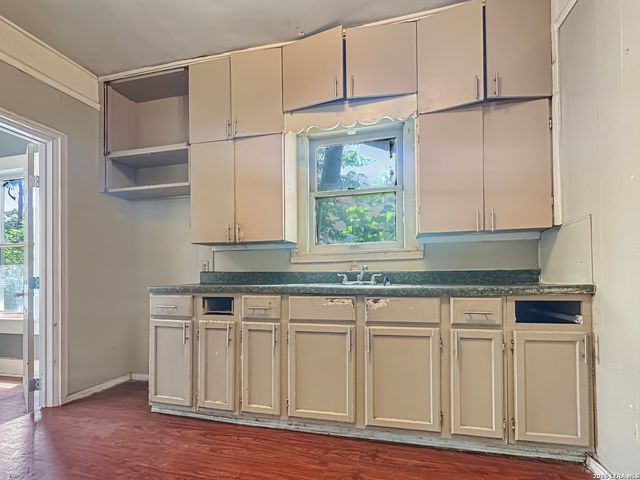 423 Barrett Place, San Antonio, TX 78225