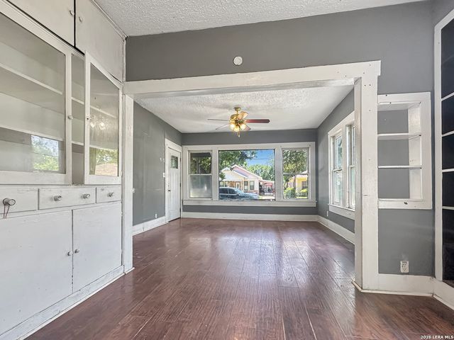 423 Barrett Place, San Antonio, TX 78225