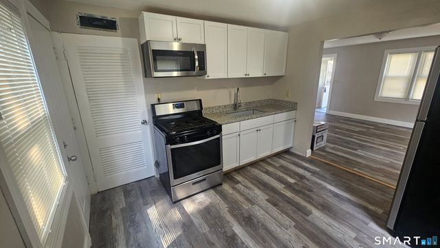 414-416 Pearl Harbor Street, Bridgeport, CT 06610