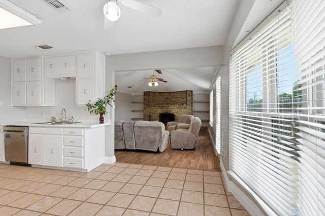 2915 Post Oak Court, Bedford, TX 76021