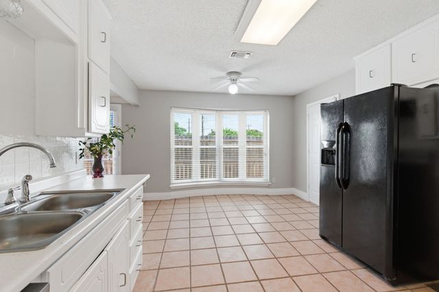2915 Post Oak Court, Bedford, TX 76021