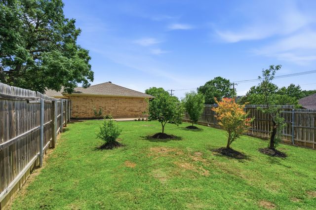 2915 Post Oak Court, Bedford, TX 76021