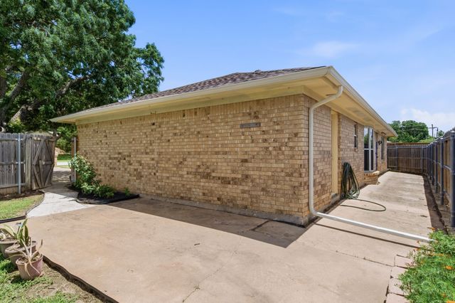2915 Post Oak Court, Bedford, TX 76021