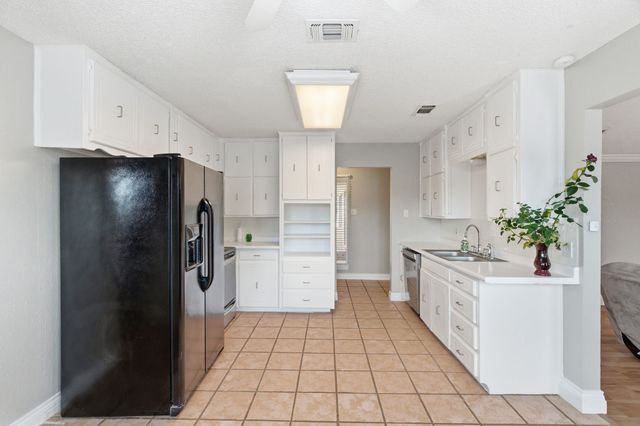 2915 Post Oak Court, Bedford, TX 76021