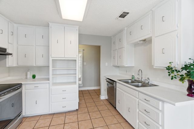 2915 Post Oak Court, Bedford, TX 76021