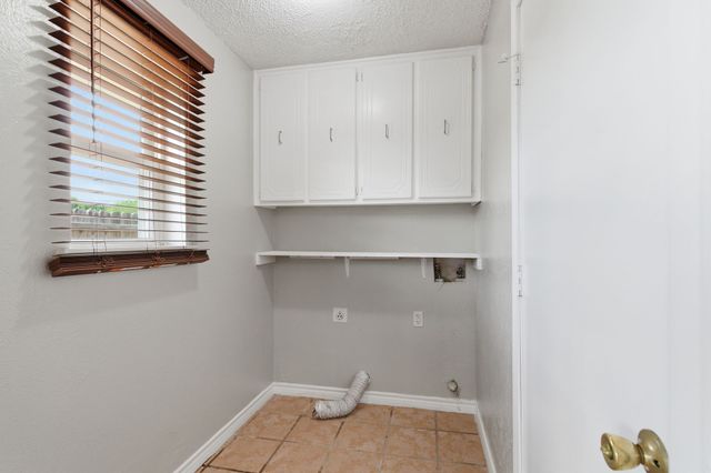 2915 Post Oak Court, Bedford, TX 76021