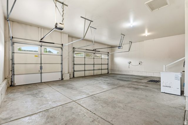 10416 N CANTERBURY DR, Highland, UT 84003