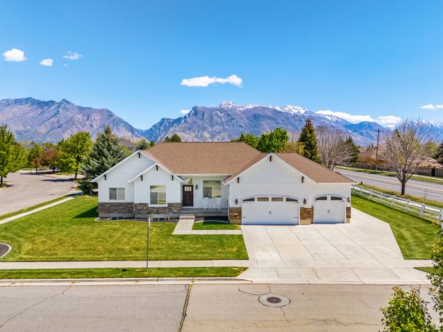 10416 N CANTERBURY DR, Highland, UT 84003