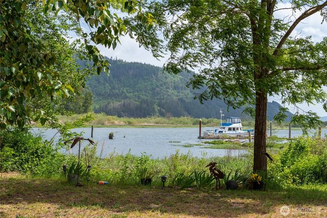 369 E Birnie Slough Road, Cathlamet, WA 98612