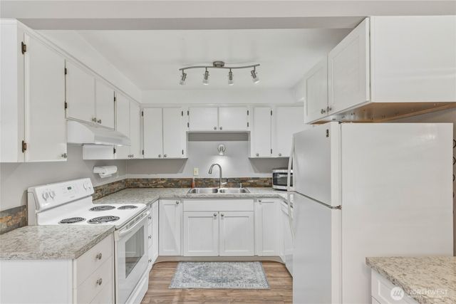369 E Birnie Slough Road, Cathlamet, WA 98612