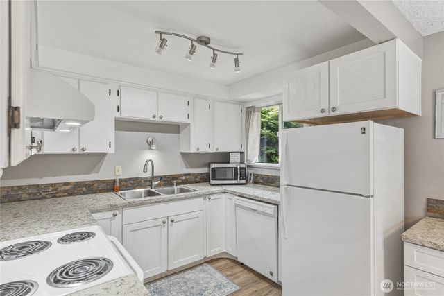 369 E Birnie Slough Road, Cathlamet, WA 98612