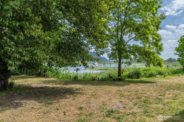 369 E Birnie Slough Road, Cathlamet, WA 98612
