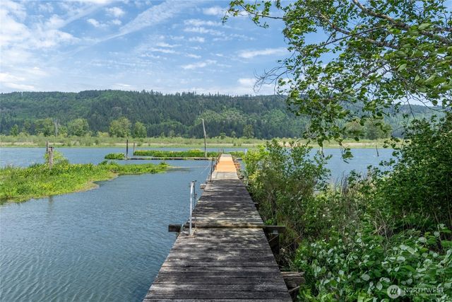 369 E Birnie Slough Road, Cathlamet, WA 98612