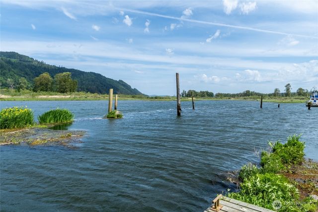 369 E Birnie Slough Road, Cathlamet, WA 98612