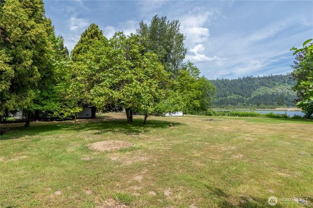 369 E Birnie Slough Road, Cathlamet, WA 98612