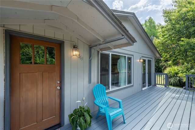 369 E Birnie Slough Road, Cathlamet, WA 98612