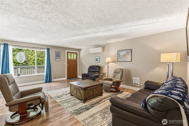 369 E Birnie Slough Road, Cathlamet, WA 98612