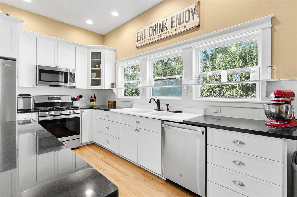 Image 19 of property listing at 10616 POE STREET, Leesburg, FL 34788