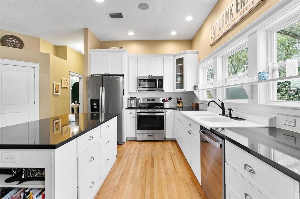 Image 20 of property listing at 10616 POE STREET, Leesburg, FL 34788