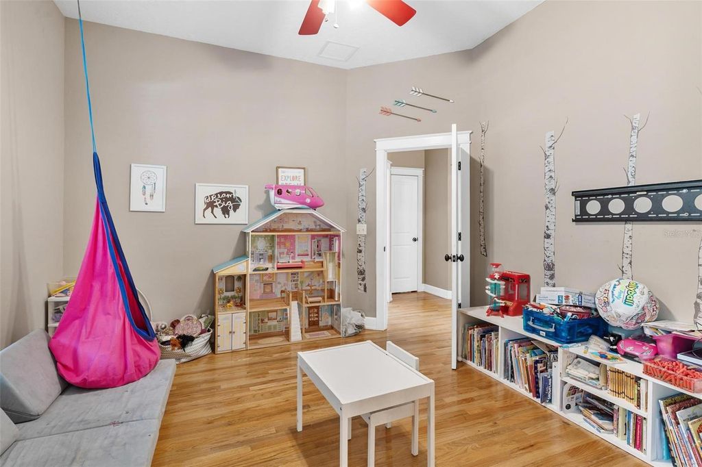 Image 30 of property listing at 10616 POE STREET, Leesburg, FL 34788