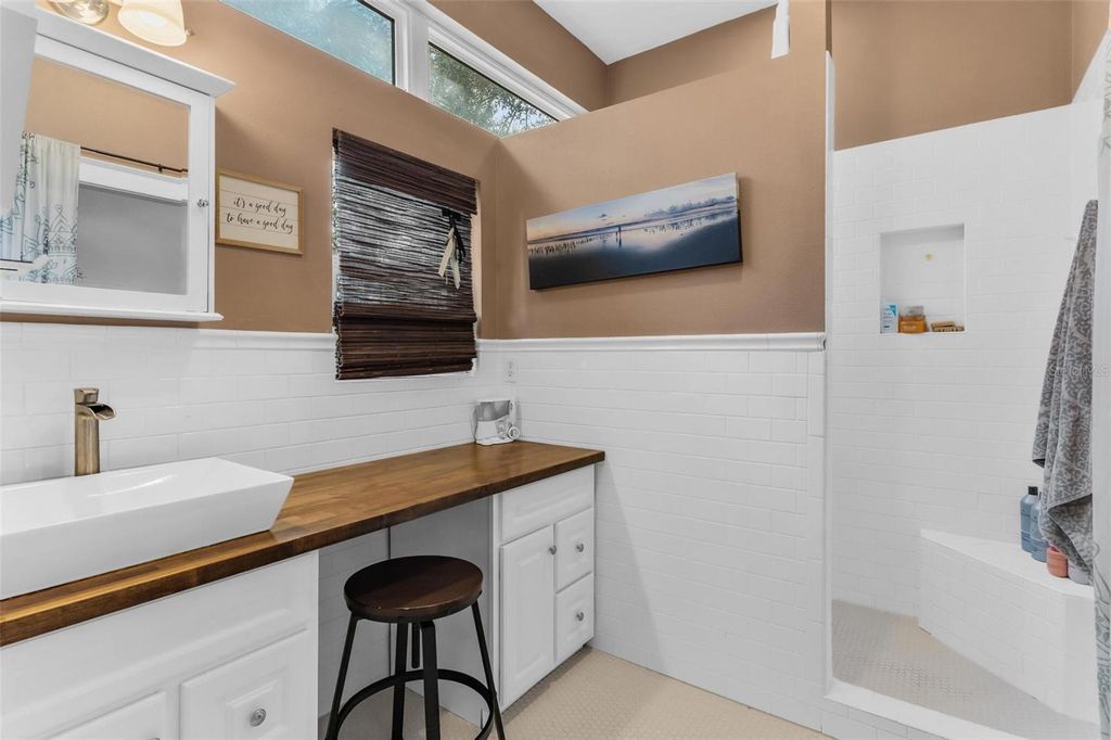 Image 36 of property listing at 10616 POE STREET, Leesburg, FL 34788