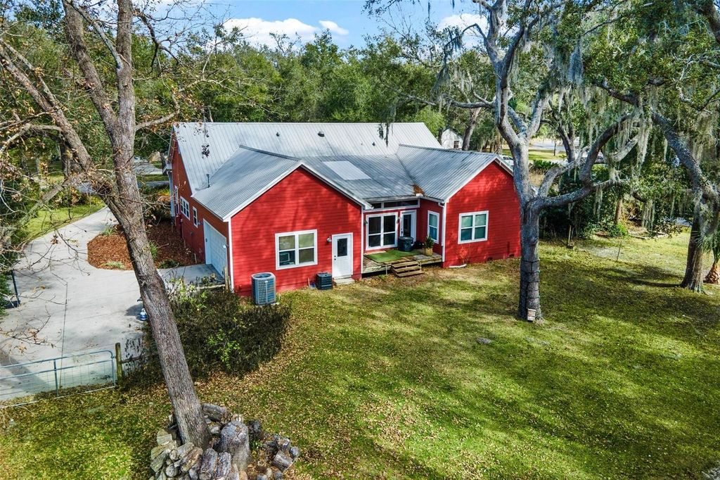 Image 51 of property listing at 10616 POE STREET, Leesburg, FL 34788