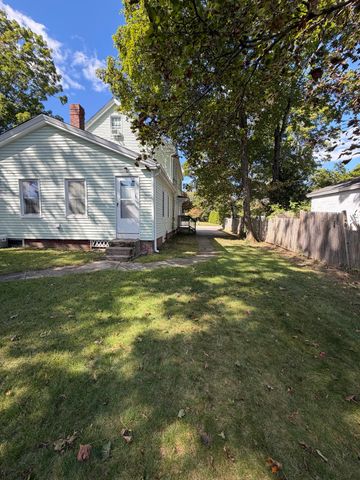 32 Broad A, Medway, MA 02053