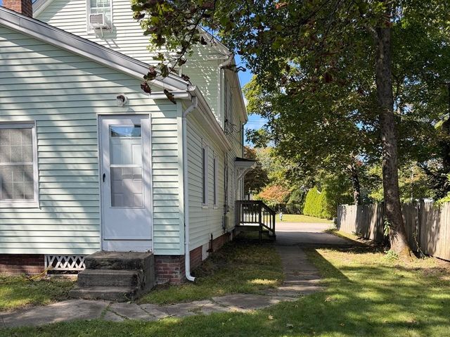 32 Broad A, Medway, MA 02053