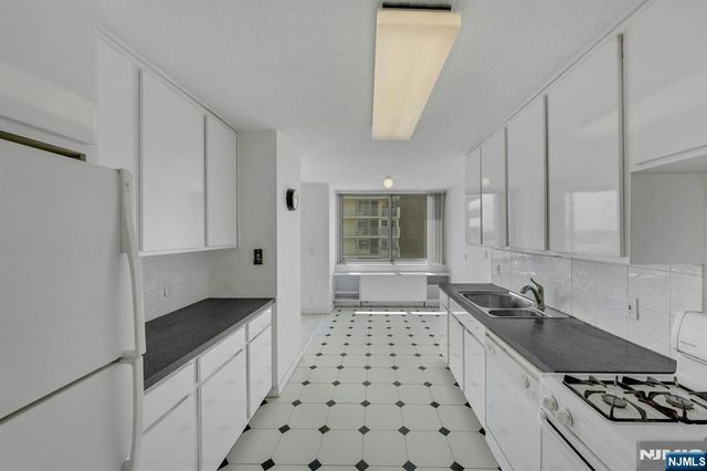 1600 Parker Avenue 5G, Fort Lee, NJ 07024