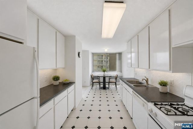 1600 Parker Avenue 5G, Fort Lee, NJ 07024