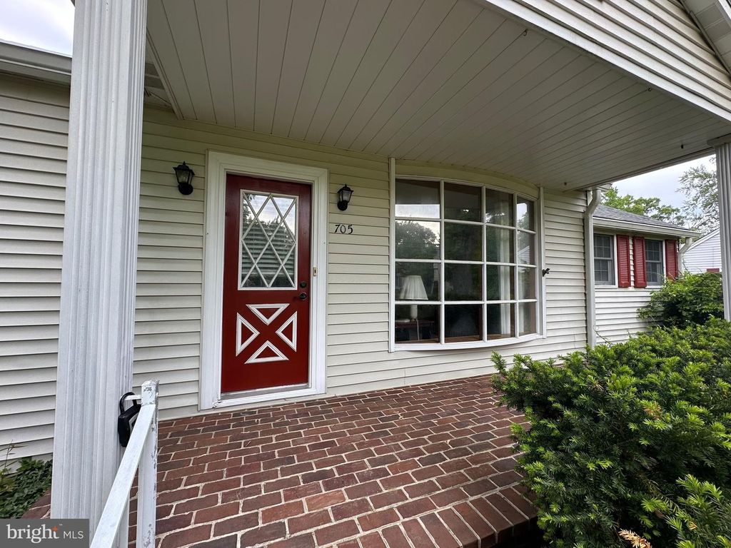 Image 3 of property listing at 705 S 2ND ST, Denton, MD 21629