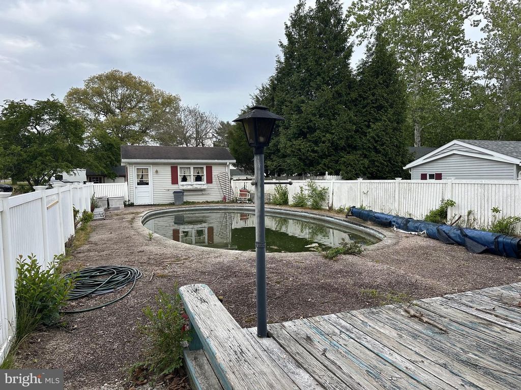 Image 37 of property listing at 705 S 2ND ST, Denton, MD 21629