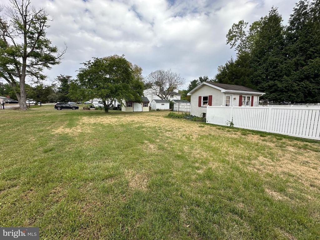 Image 5 of property listing at 705 S 2ND ST, Denton, MD 21629