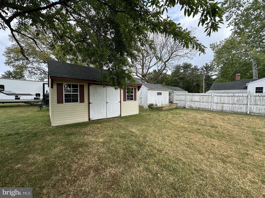 Image 6 of property listing at 705 S 2ND ST, Denton, MD 21629
