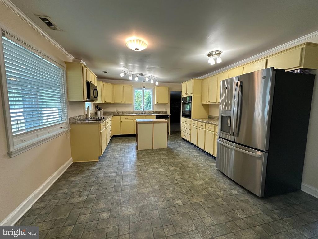 Image 7 of property listing at 705 S 2ND ST, Denton, MD 21629