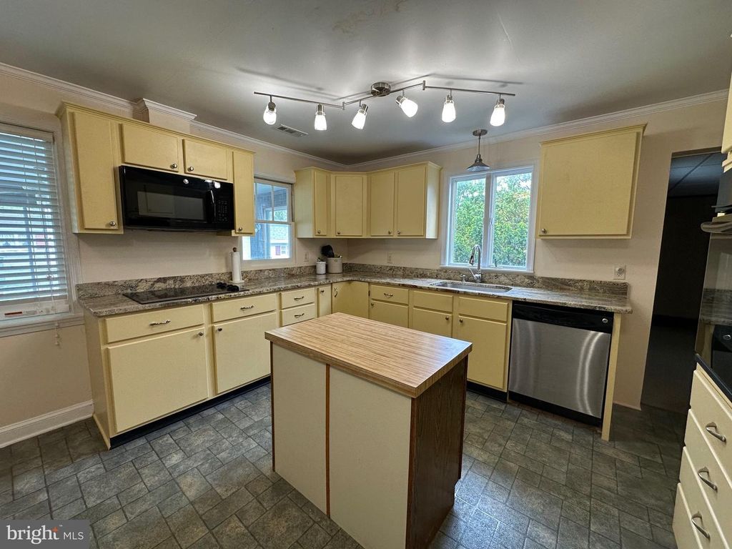 Image 8 of property listing at 705 S 2ND ST, Denton, MD 21629