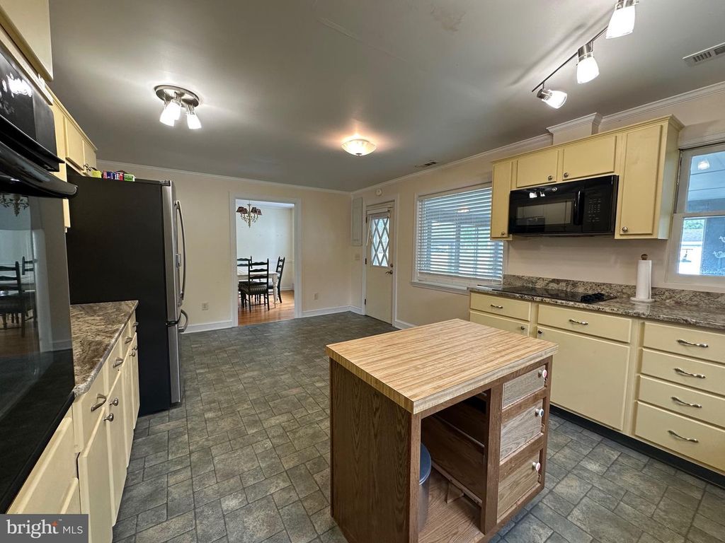 Image 9 of property listing at 705 S 2ND ST, Denton, MD 21629