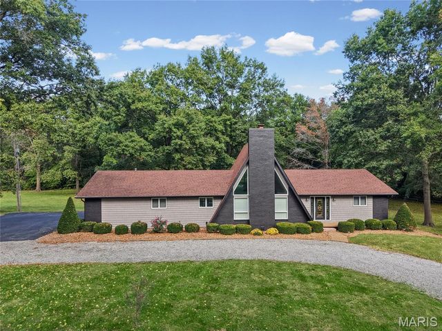 1935 Lebanon Avenue, Belleville, IL 62221