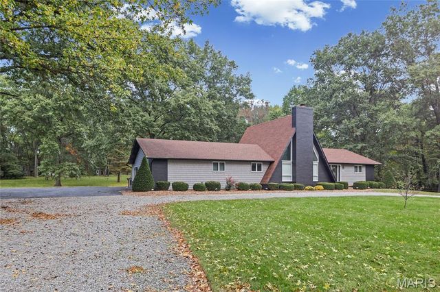 1935 Lebanon Avenue, Belleville, IL 62221