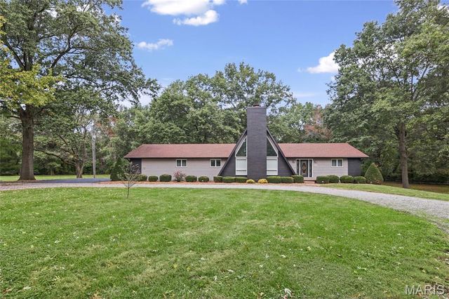 1935 Lebanon Avenue, Belleville, IL 62221
