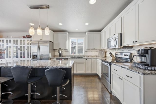 1504 36th Avenue S, Moorhead, MN 56560