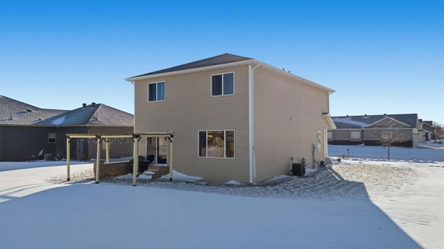 1504 36th Avenue S, Moorhead, MN 56560